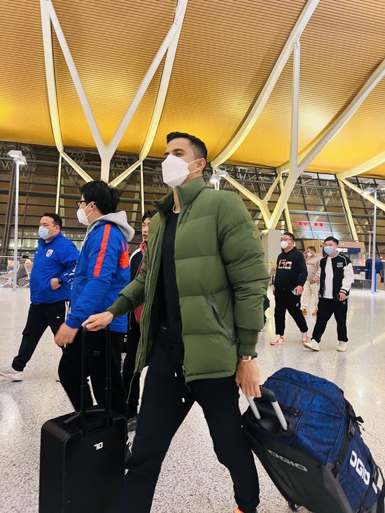 他是一个赢家，是一个冠军球员，能够回到英格兰以及老特拉福德，这很棒。